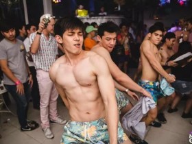 女生泰国行,寂寞了找个鸭店,洗个“皇后浴”