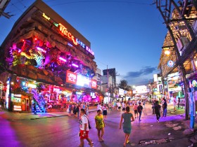 泰国夜生活应该去哪玩?曼谷还是芭堤雅?
