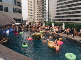 曼谷最推荐的3个泳池趴Pool Party