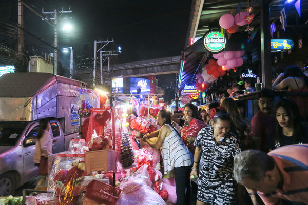 曼谷红灯区Nana Plaza体验:进酒吧一定要消费吗? 有什么禁忌呢?的图片 第15张 曼谷红灯区Nana Plaza体验:进酒吧一定要消费吗? 有什么禁忌呢?