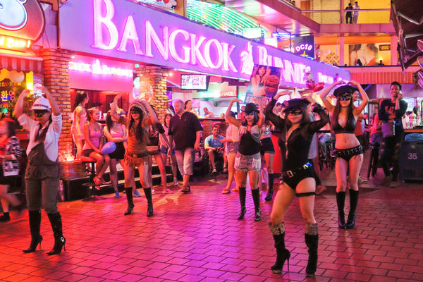 曼谷红灯区Nana Plaza体验:进酒吧一定要消费吗? 有什么禁忌呢?的图片 第18张 曼谷红灯区Nana Plaza体验:进酒吧一定要消费吗? 有什么禁忌呢?
