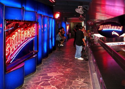 曼谷娜娜广场10间值得逛的gogobar
