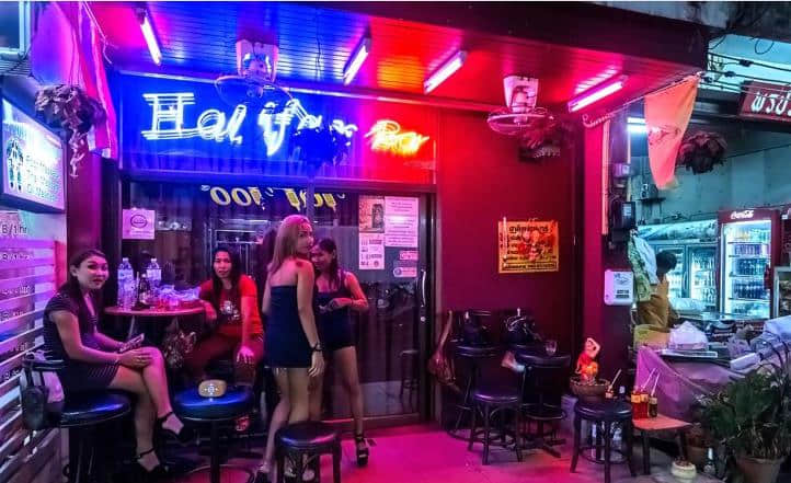 芭提雅快餐一条街Soi 6(Soi Sex),价格比gogobar便宜