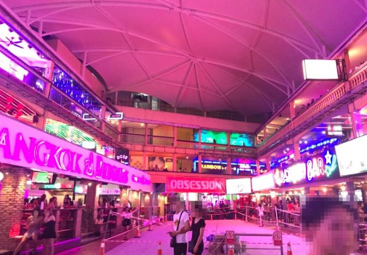 曼谷最热闹的狗狗聚集地介绍:娜娜广场Nana Plaza的图片 第3张 曼谷最热闹的狗狗聚集地介绍:娜娜广场Nana Plaza