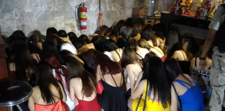 急!未成年人接客,芭提雅警察突击“中泰合资”酒吧:Coming Bar的图片 第6张 急!未成年人接客,芭提雅警察突击“中泰合资”酒吧:Coming Bar