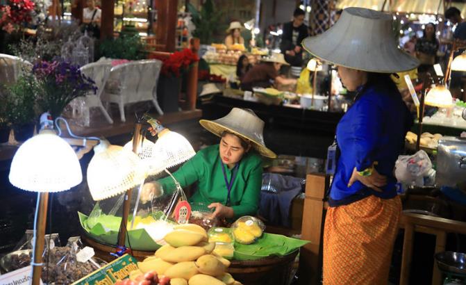 曼谷旅游点推荐之:暹罗天地,满足你吃美食、逛水上市场和购买手信的行程的图片 第7张 曼谷旅游点推荐之:暹罗天地,满足你吃美食、逛水上市场和购买手信的行程