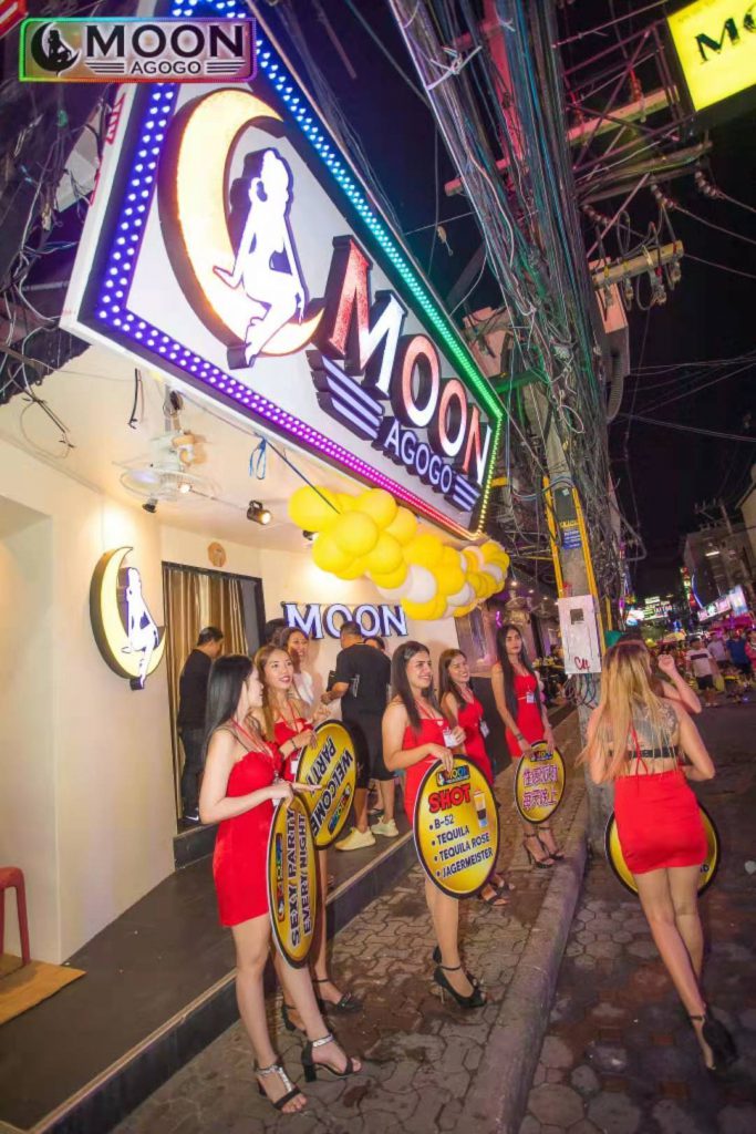 芭提雅步行街再添新店Moon bar—月亮之上的温柔乡