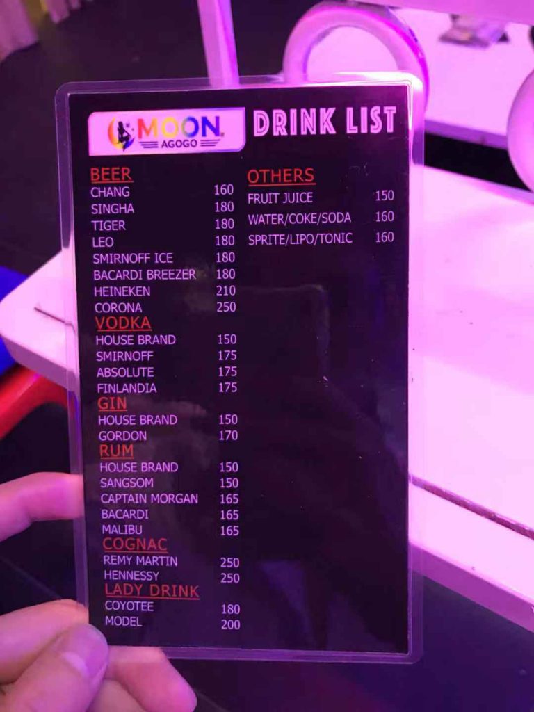 芭提雅步行街再添新店Moon bar—月亮之上的温柔乡