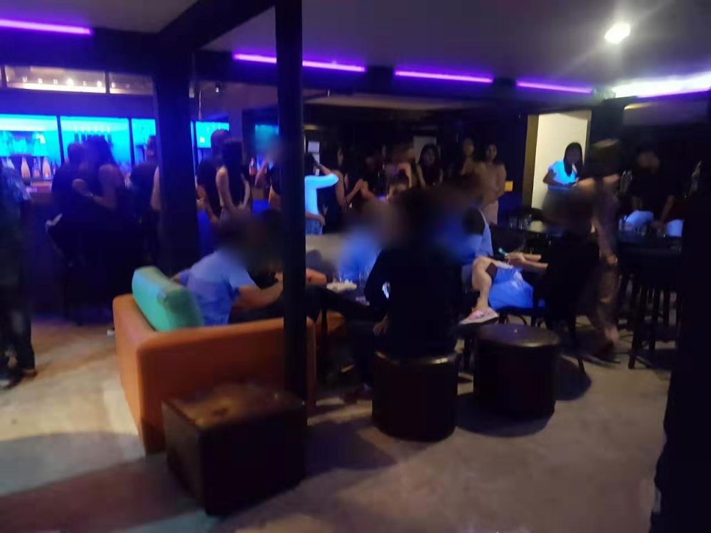 泰国第五天,沉浸在ninjia姐妹花的柔软后,搭讪警花求合影,她说no